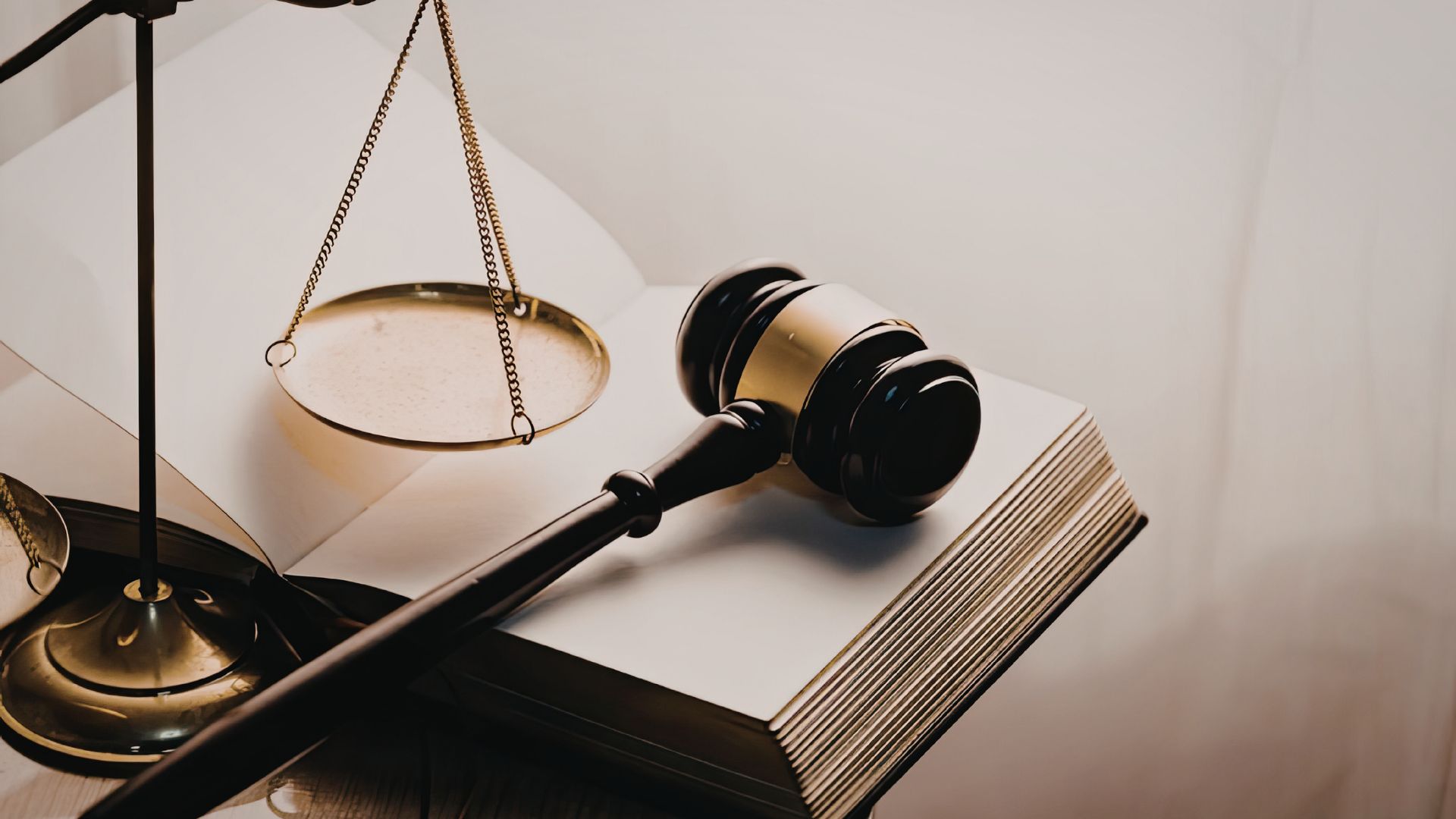 How Robert Hindin & Associates Builds Bakersfield Truck Accident Claims With Commercial Detail in California