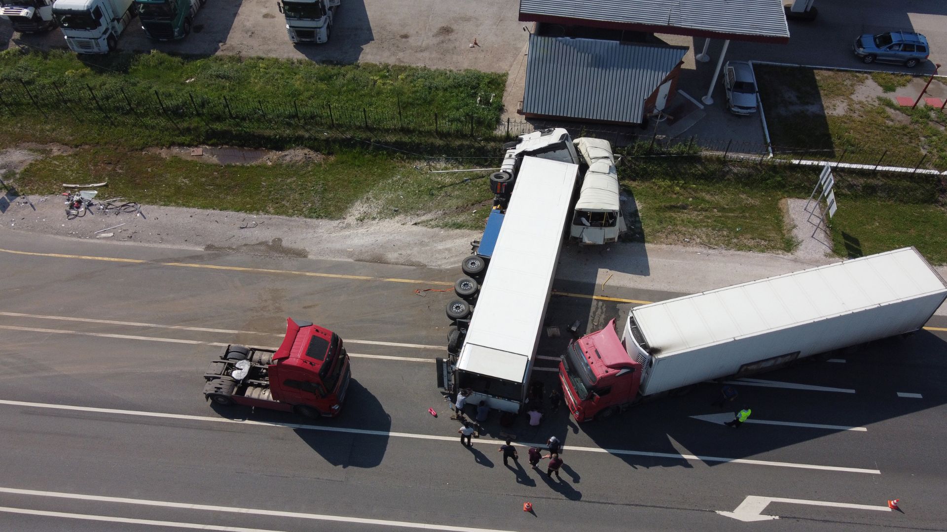 Why Truck Accident Lawyers in Bakersfield Review Commercial Vehicle Evidence Early in California
