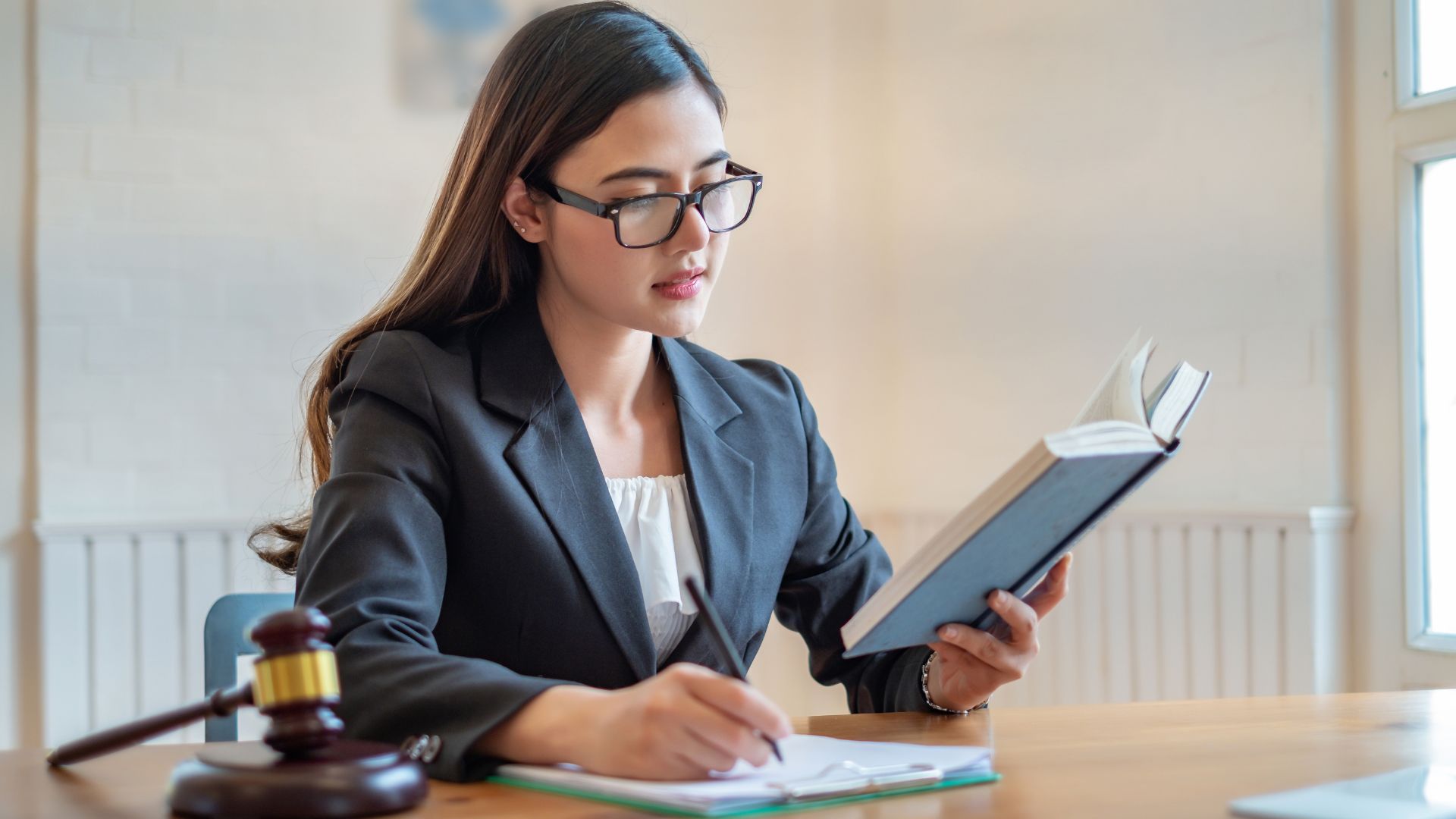 Why You Should Contact Car Accident Lawyers in Bakersfield After a Crash in California